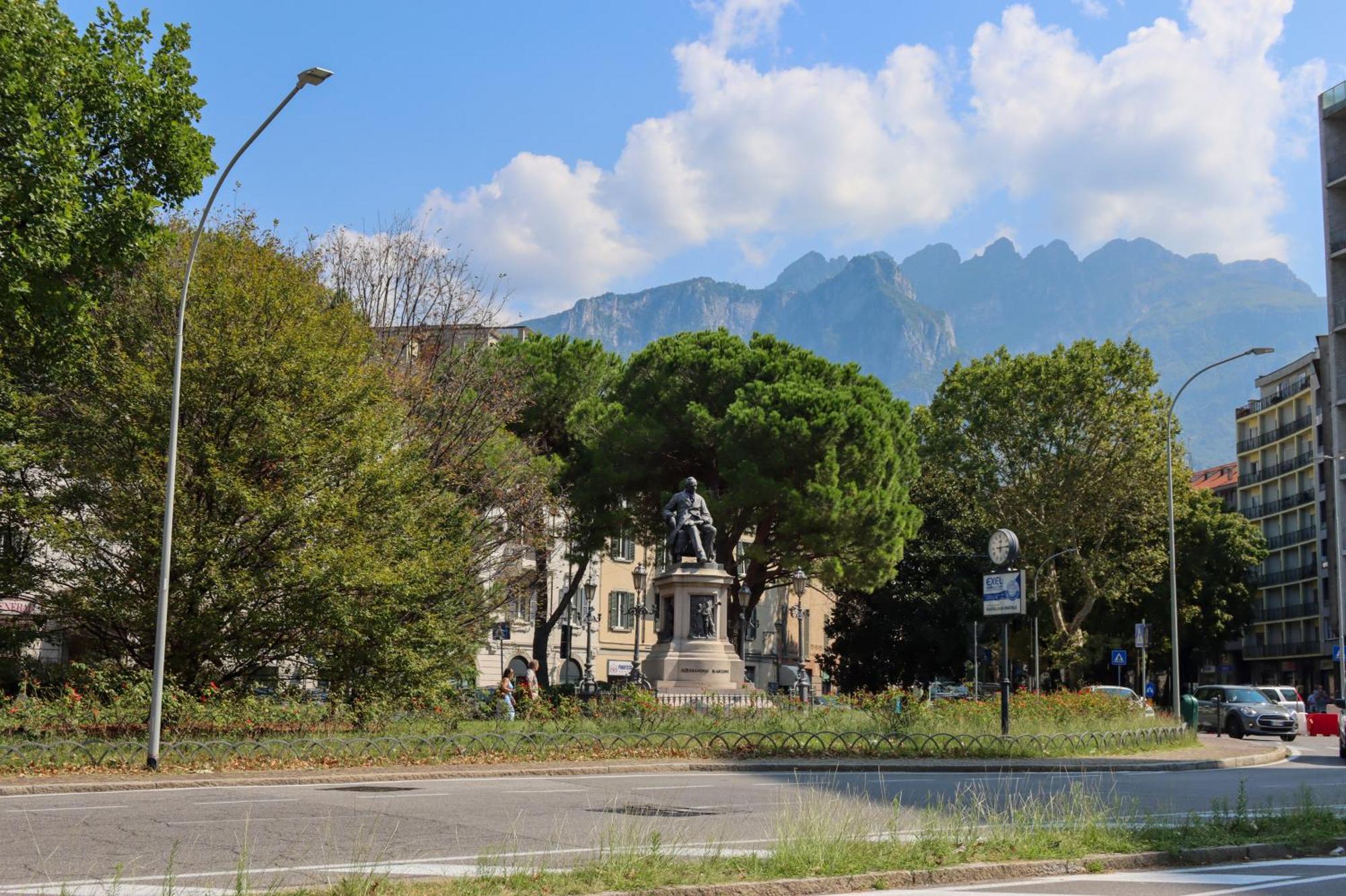 Casa Ardo Wifi & Free Parking In Lecco Center Exterior foto